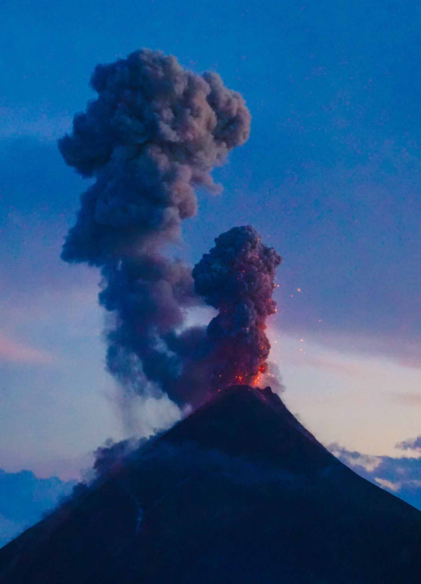 The ULTIMATE guide to the Acatenango Volcano hike, Guatemala - Discoveny